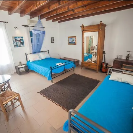 Greek Island Charming * אמורגוס